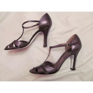 JUICY COUTURE pewter metallic T ankle strap shoes